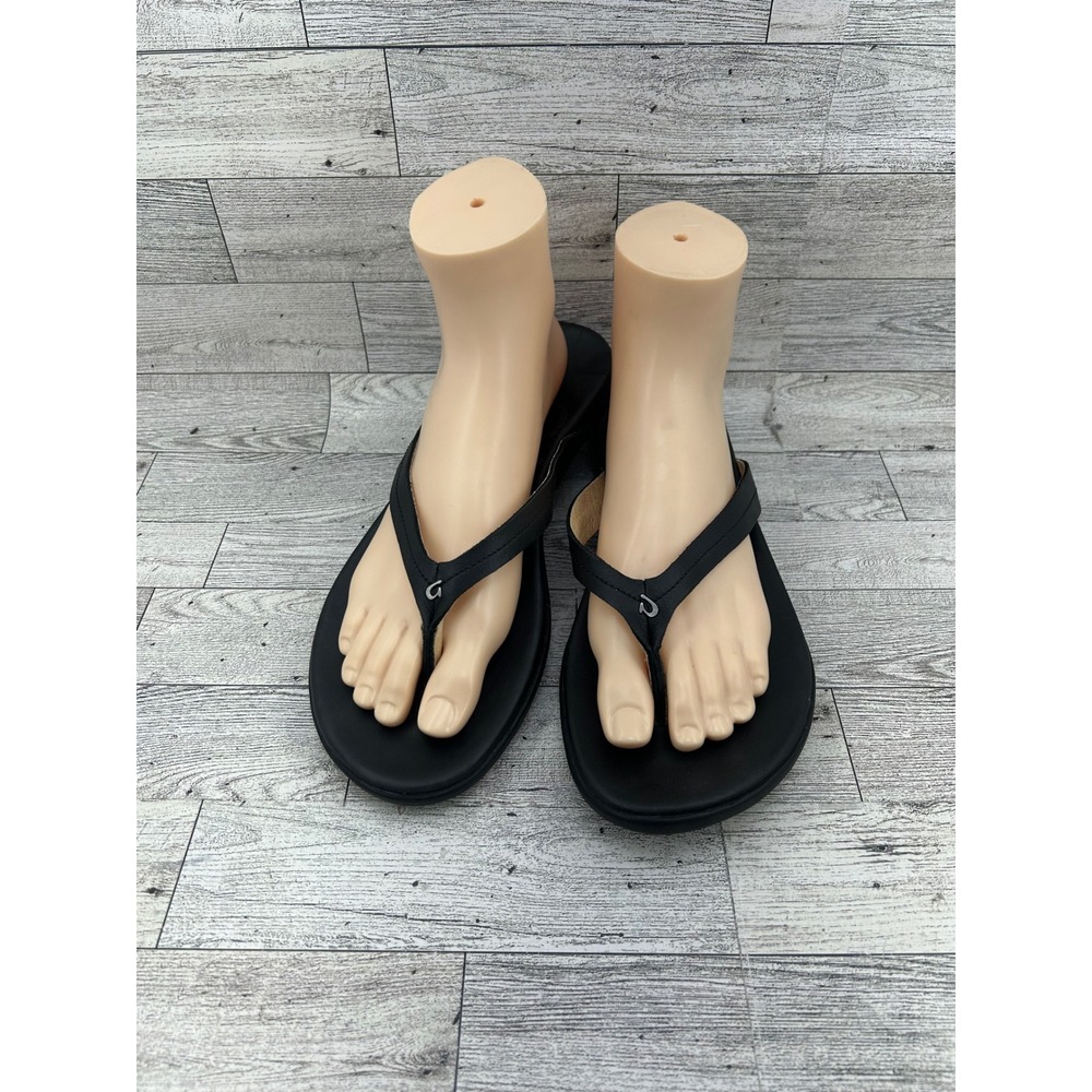 OluKai‎ Honu Black Leather Flip Flop Sandals Women Size 10 Sea Turtle Logo